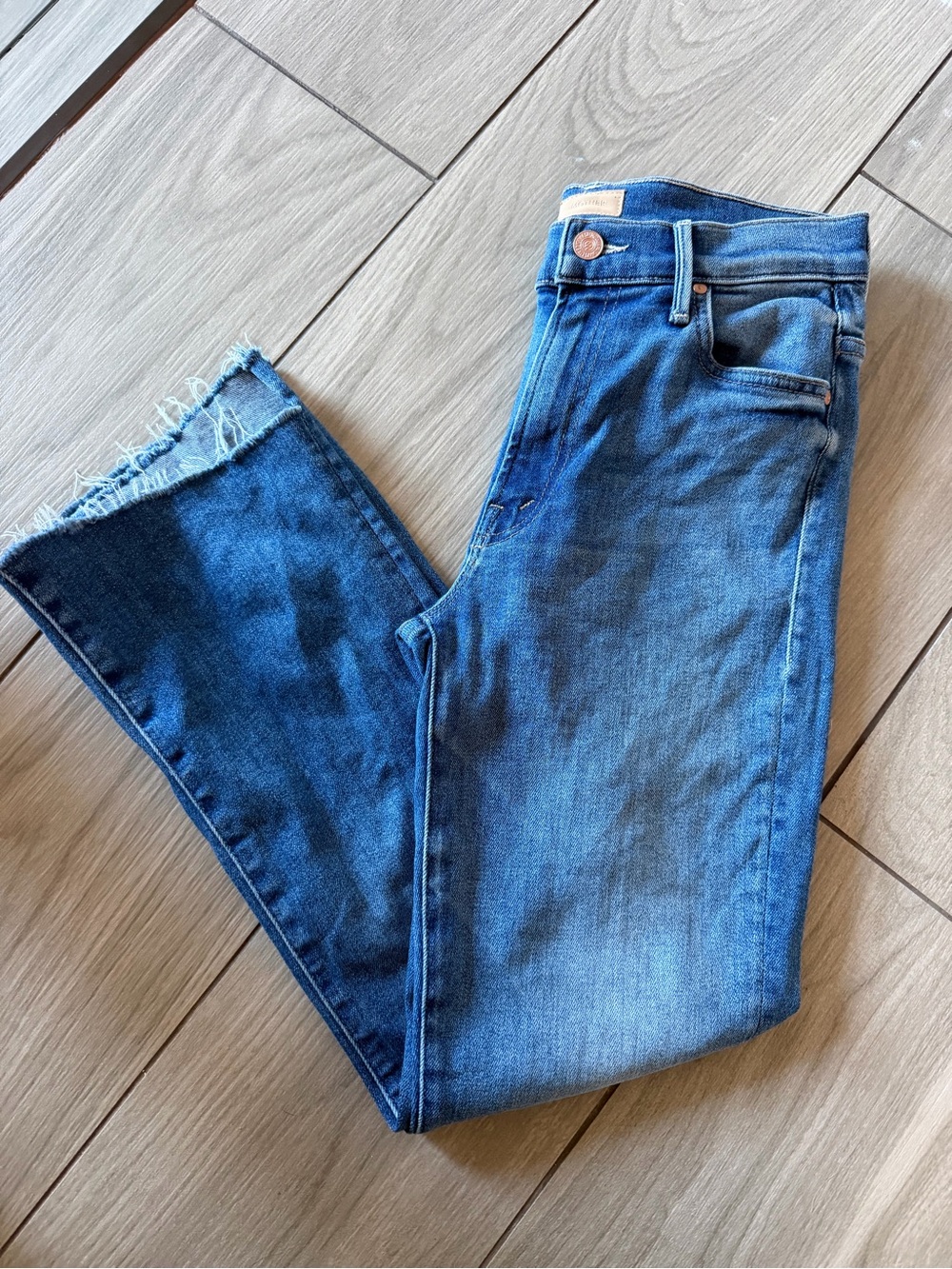 MOTHER Raw-Hem Cropped High-Rise Jeans in Blue Denim